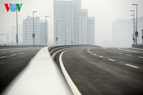 Overview of Nhat Tan Bridge and Hanoi’s most modern road - ảnh 2